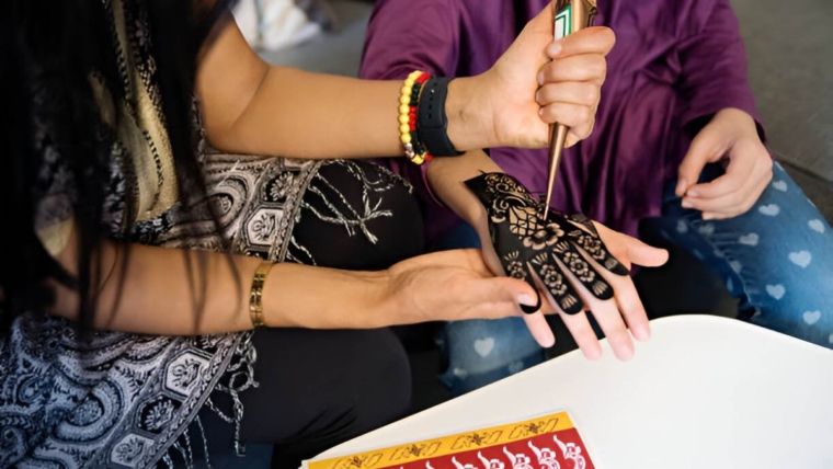 Back Hand Arabic Mehndi Design