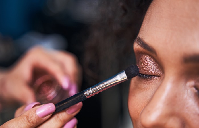 Right Eyeshadow Manufacturer