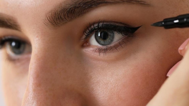 Winged Eyeliner