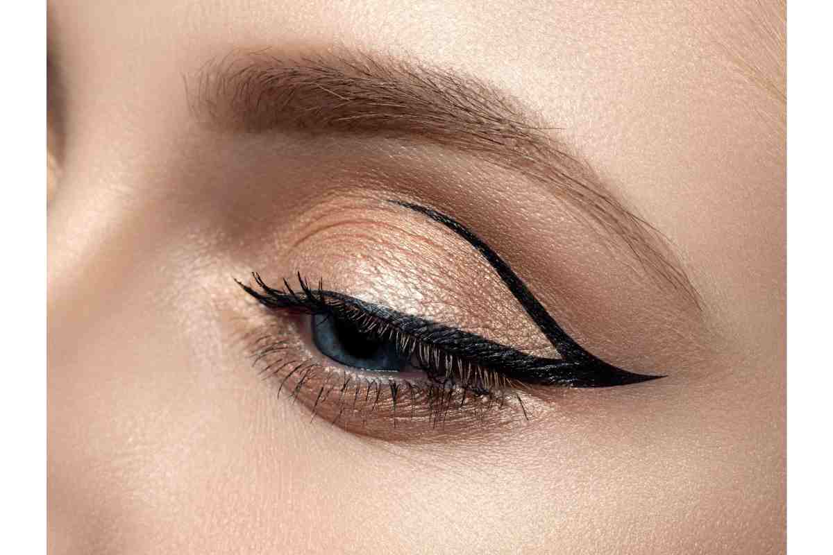 winged eyeliner